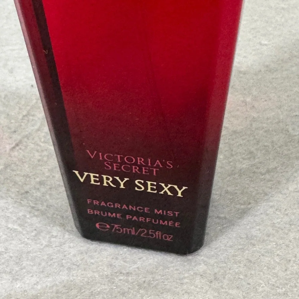 Victoria's Secret Very Sexy Fragrance Mist Women 2.5oz Red Ombre Travel Spray